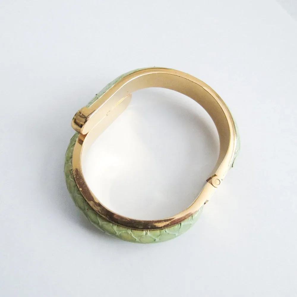 VINTAGE GOLD TONE GENUINE SNAKESKIN BANGLE BRACELET/ 6.5" wrist - Picture 5 of 11